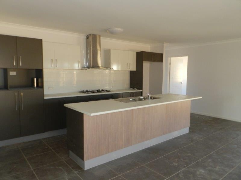 48 Creekview Drive, New Auckland QLD 4680