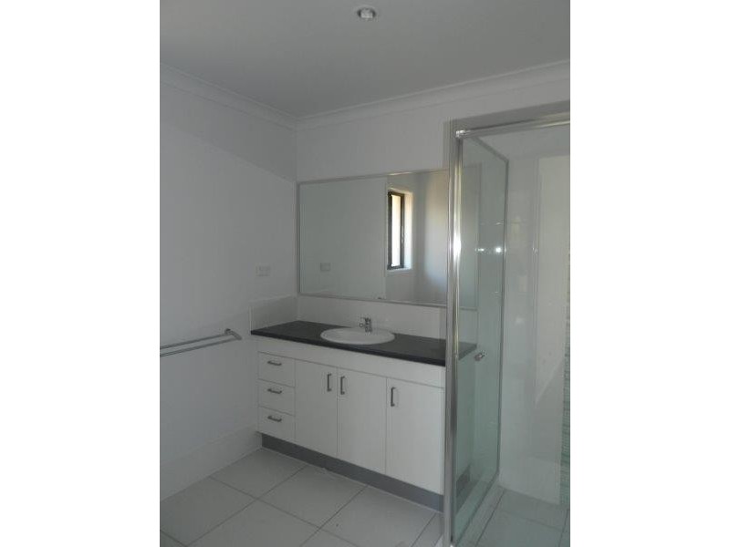 42 Creekview Drive, New Auckland QLD 4680