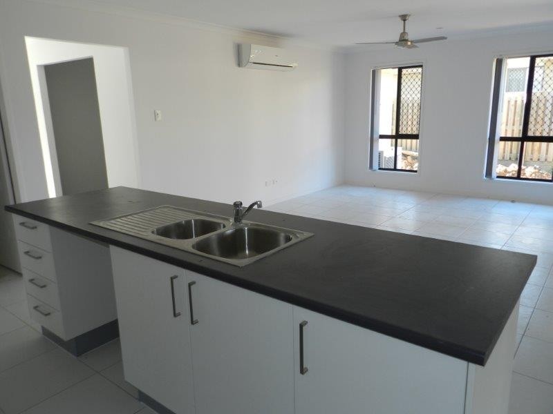 42 Creekview Drive, New Auckland QLD 4680