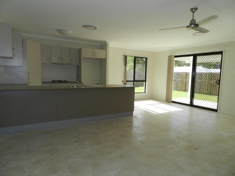 8 Thornbill Street, New Auckland QLD 4680