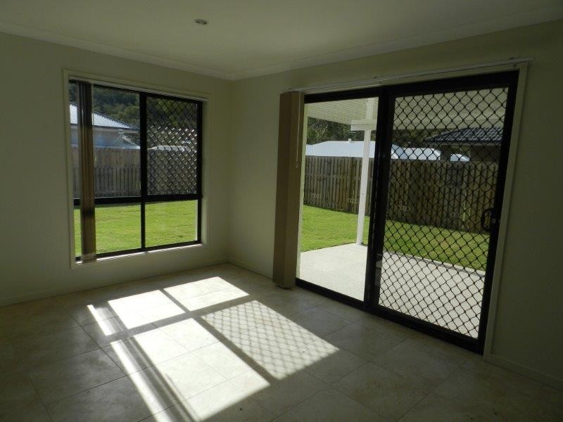 8 Thornbill Street, New Auckland QLD 4680