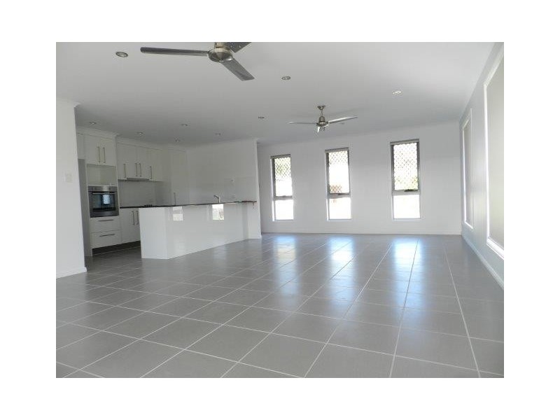 1/1 Scorpius Place, Telina QLD 4680