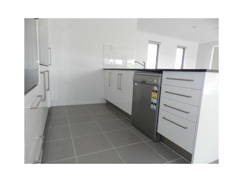 1/1 Scorpius Place, Telina QLD 4680