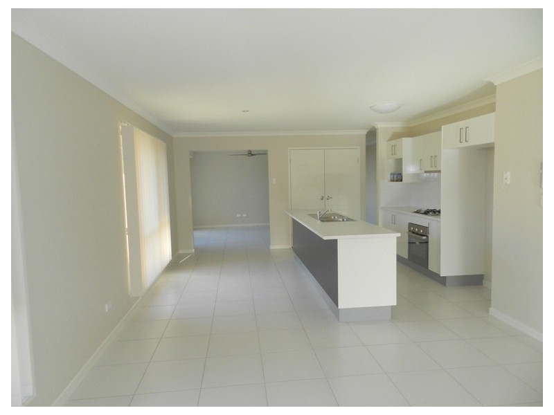 33 Bellbird, New Auckland QLD 4680