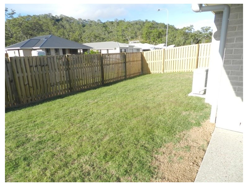 33 Bellbird, New Auckland QLD 4680