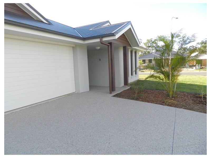 33 Bellbird, New Auckland QLD 4680