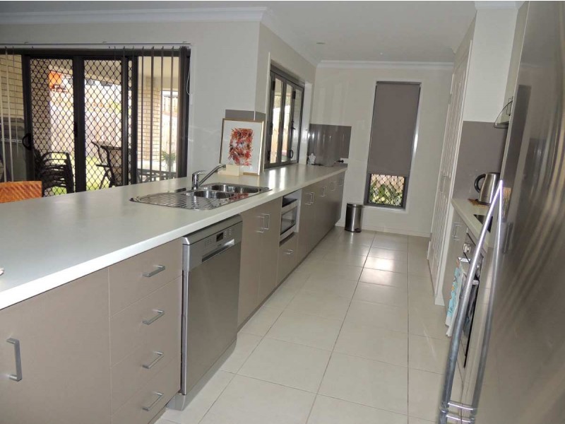 41 Woodland Court, Kirkwood QLD 4680