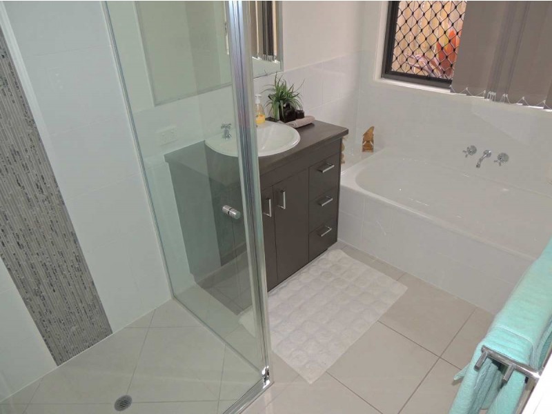 41 Woodland Court, Kirkwood QLD 4680