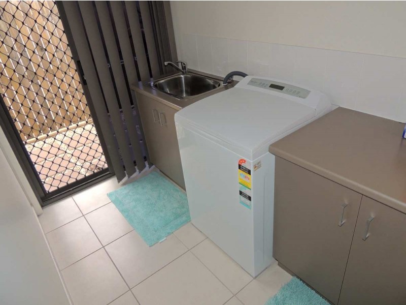 41 Woodland Court, Kirkwood QLD 4680