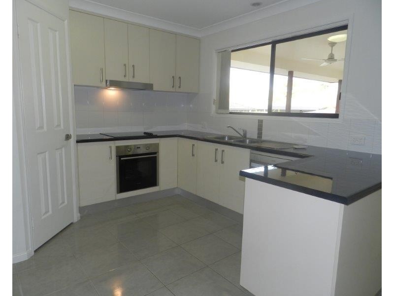 3 Bottlebrush Drive, Kirkwood QLD 4680