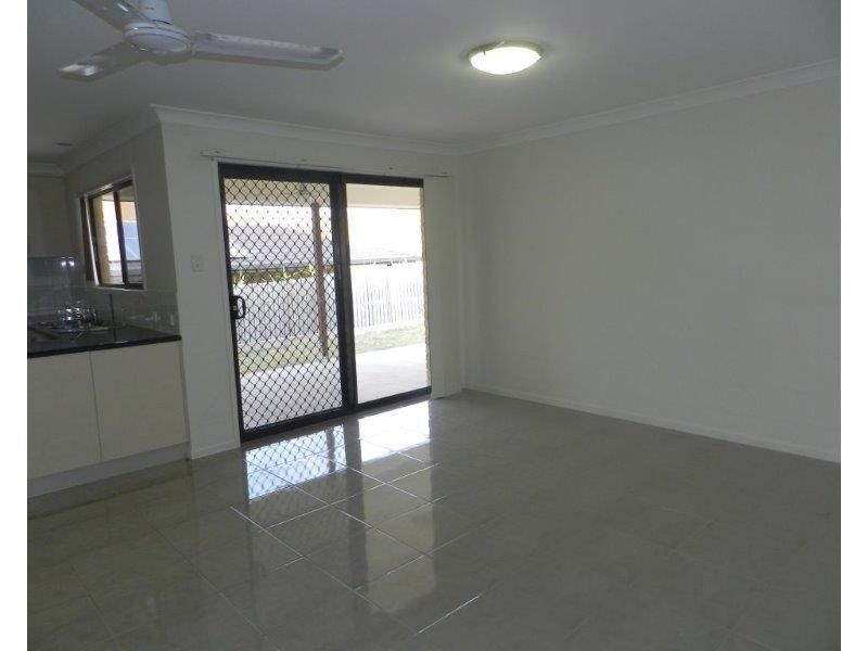 3 Bottlebrush Drive, Kirkwood QLD 4680