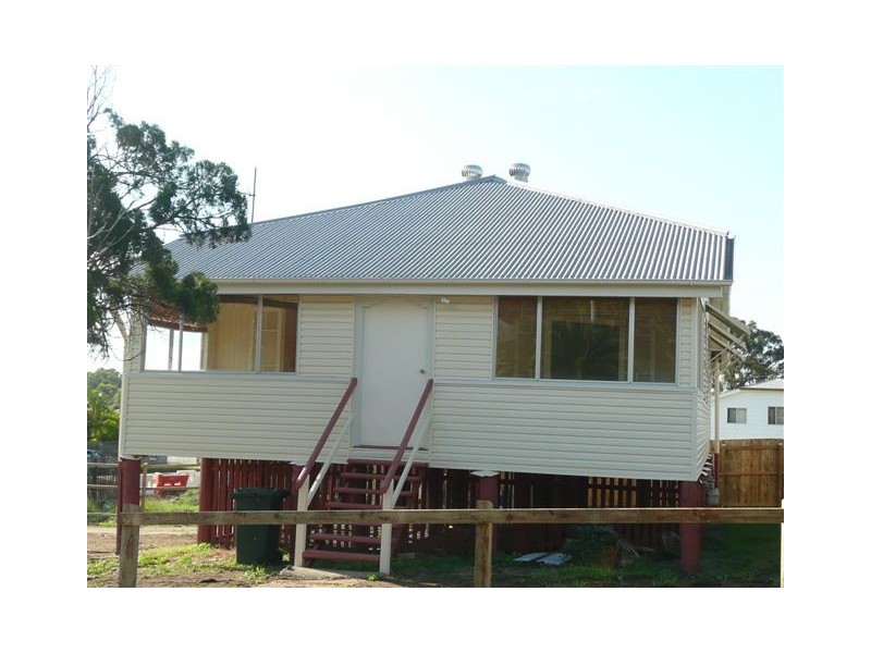 16 Fowler Street, West Gladstone QLD 4680