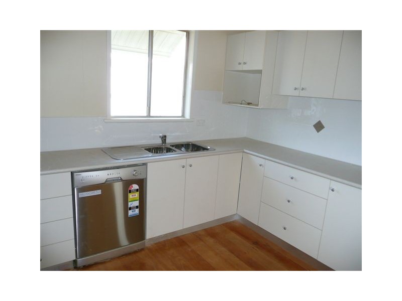 16 Fowler Street, West Gladstone QLD 4680