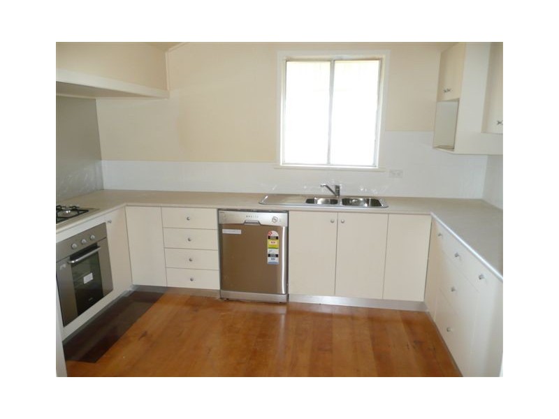 16 Fowler Street, West Gladstone QLD 4680