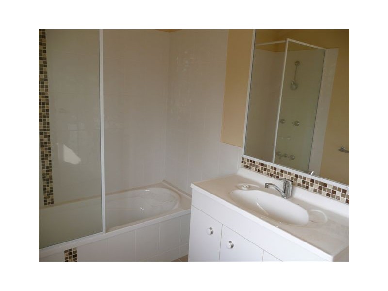 16 Fowler Street, West Gladstone QLD 4680