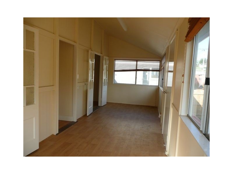 16 Fowler Street, West Gladstone QLD 4680