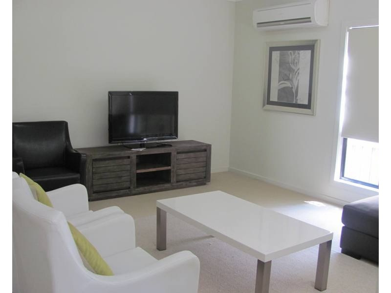 1/1 Michel Place, Telina QLD 4680