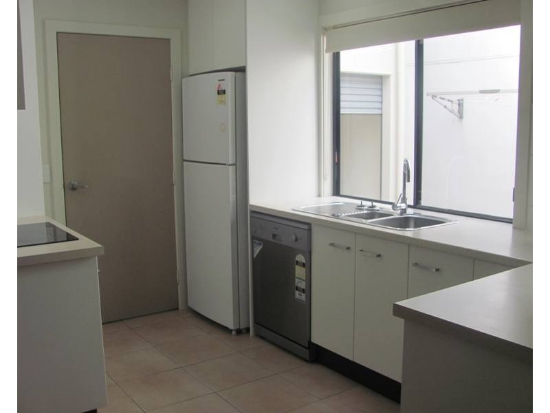 1/1 Michel Place, Telina QLD 4680