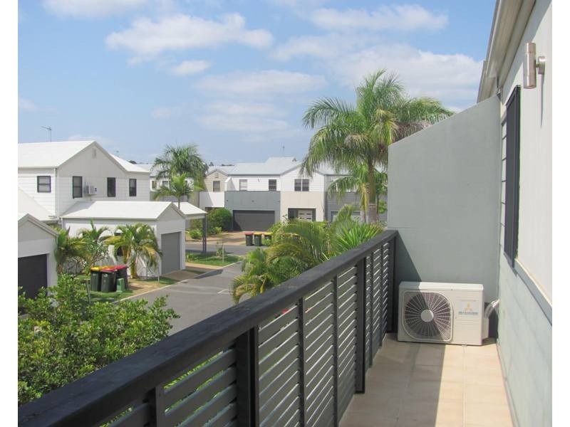1/1 Michel Place, Telina QLD 4680