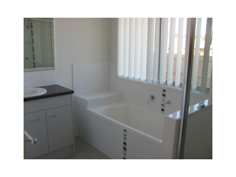 2 Canal Avenue, Calliope QLD 4680