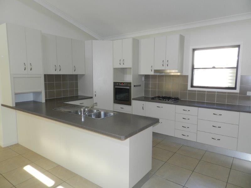 1 Eastwood Street, West Gladstone QLD 4680