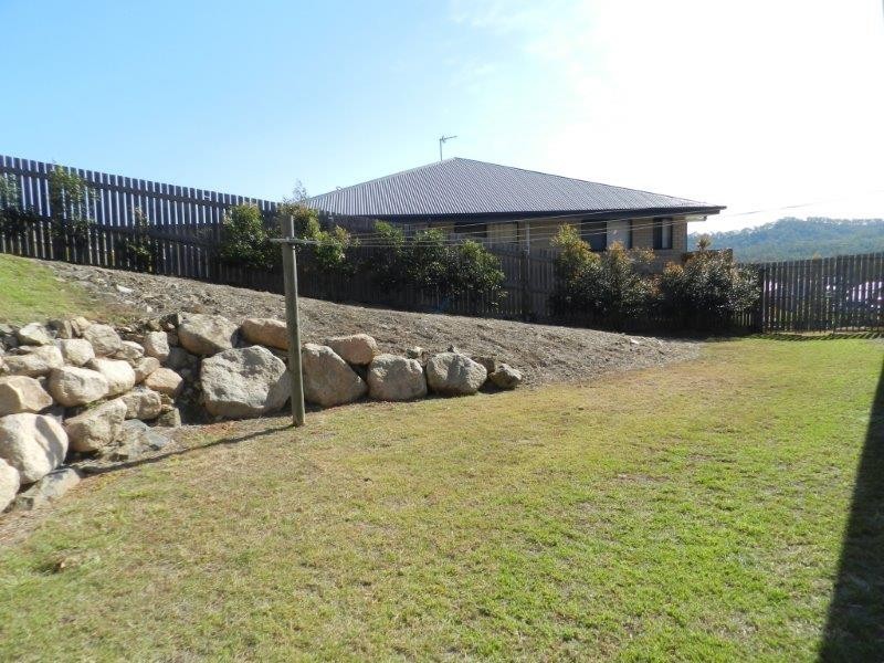 11 Eugenie Court, Glen Eden QLD 4680