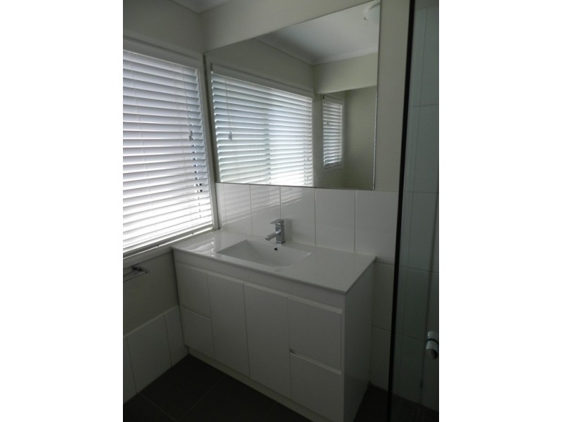 18 Satinay Street, New Auckland QLD 4680