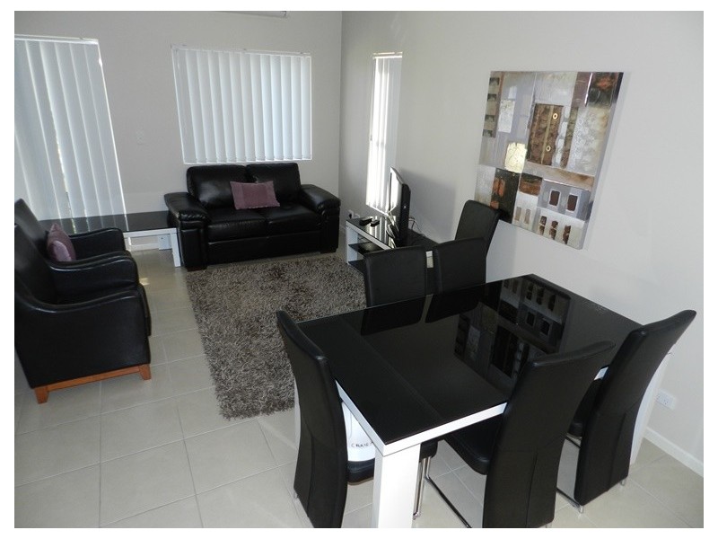 9/9 Cockatoo Drive, New Auckland QLD 4680