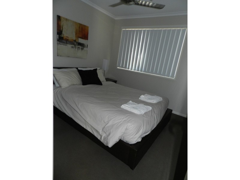 9/9 Cockatoo Drive, New Auckland QLD 4680