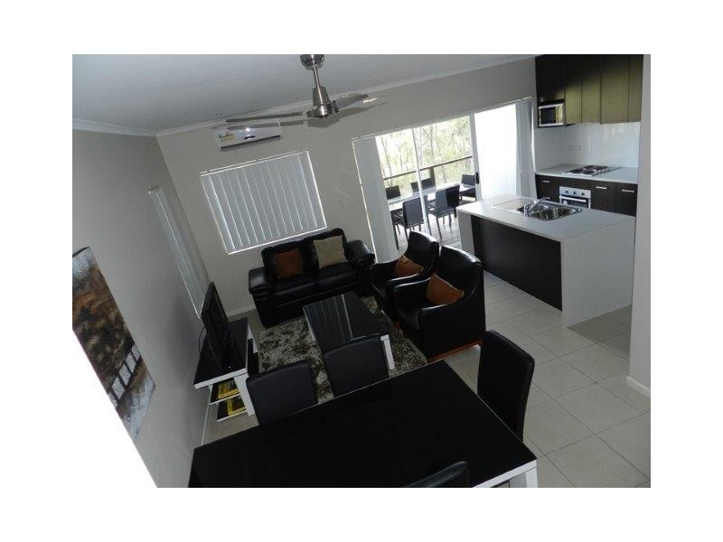 1/9 Cockatoo Drive, New Auckland QLD 4680