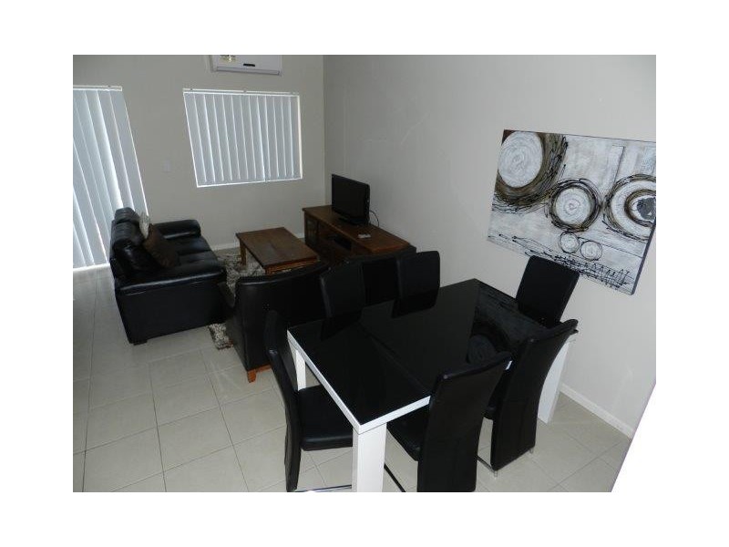 2/9 Cockatoo Drive, New Auckland QLD 4680