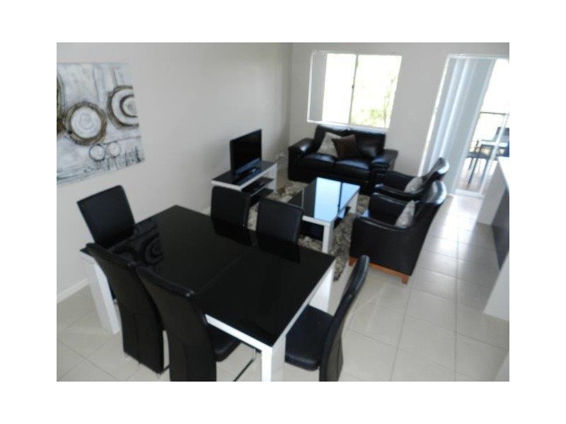 3/9 Cockatoo Drive, New Auckland QLD 4680