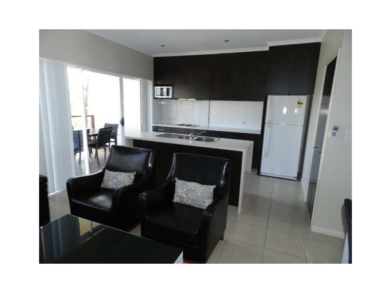 3/9 Cockatoo Drive, New Auckland QLD 4680