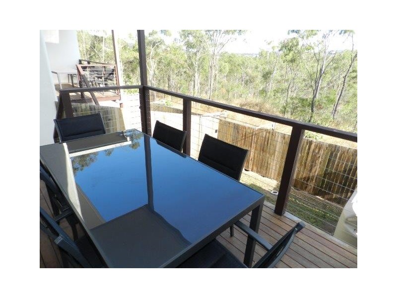 3/9 Cockatoo Drive, New Auckland QLD 4680