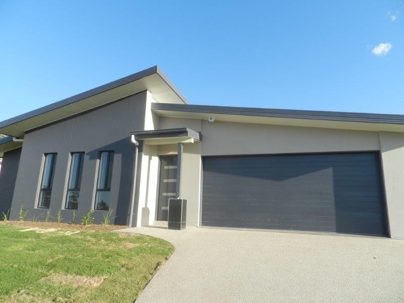 18 Florey Place, Kirkwood QLD 4680