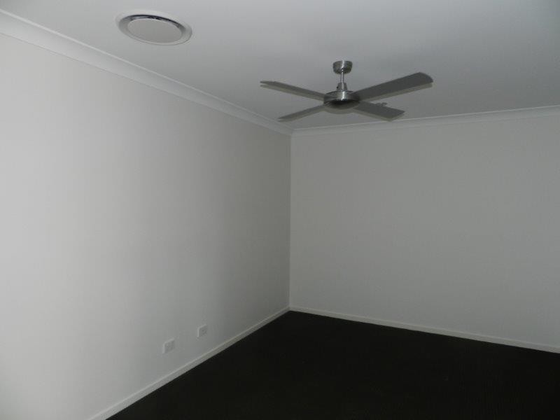 18 Florey Place, Kirkwood QLD 4680