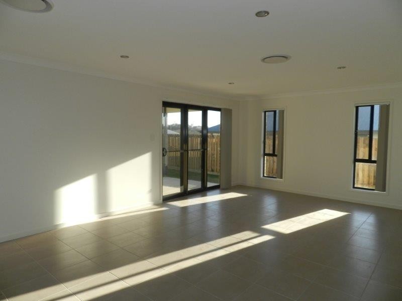 18 Florey Place, Kirkwood QLD 4680