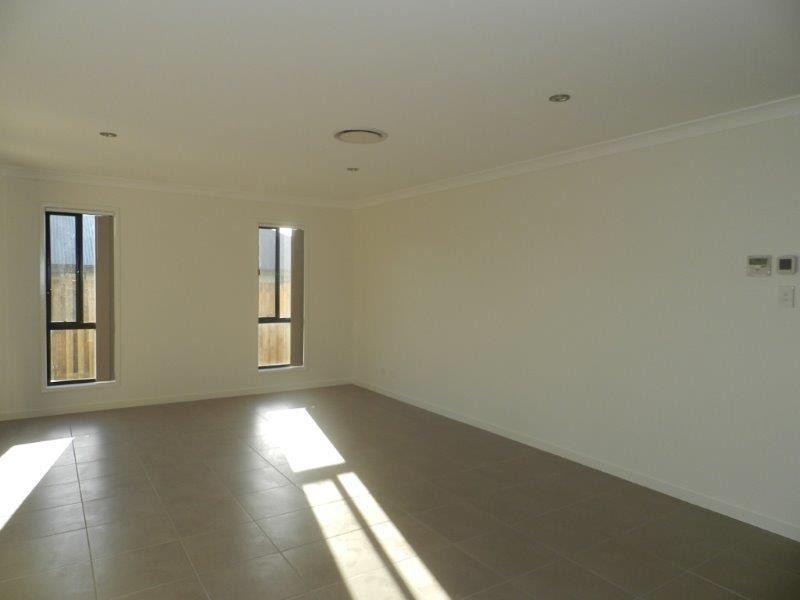 18 Florey Place, Kirkwood QLD 4680