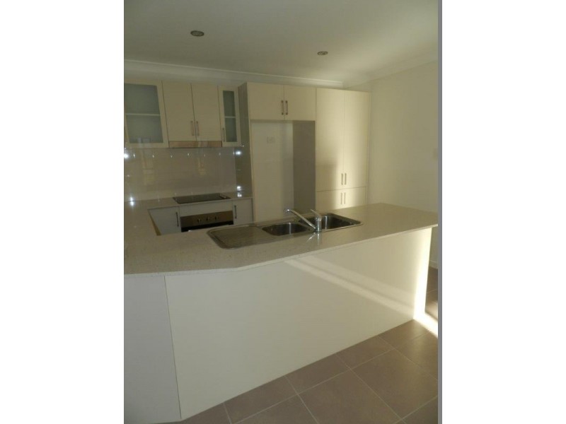 18 Florey Place, Kirkwood QLD 4680