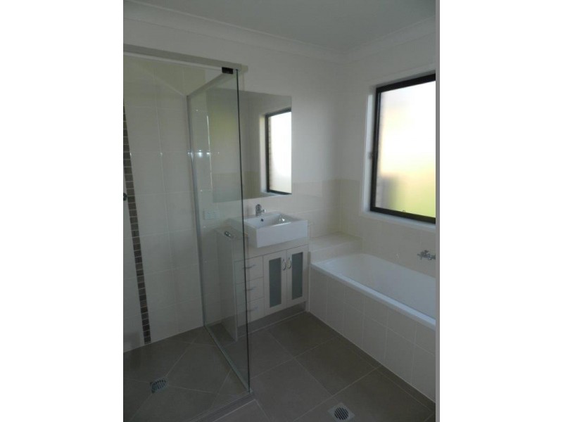 18 Florey Place, Kirkwood QLD 4680