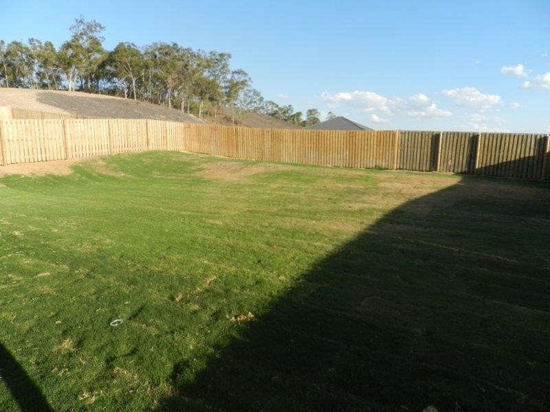 18 Florey Place, Kirkwood QLD 4680