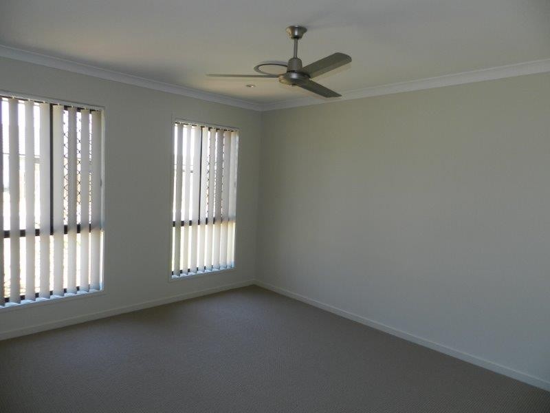 10 Kingfisher, New Auckland QLD 4680