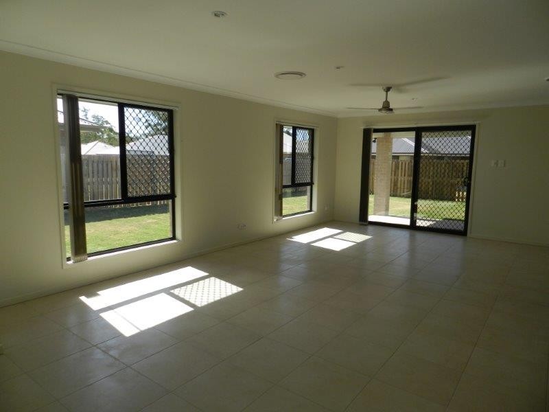 10 Kingfisher, New Auckland QLD 4680