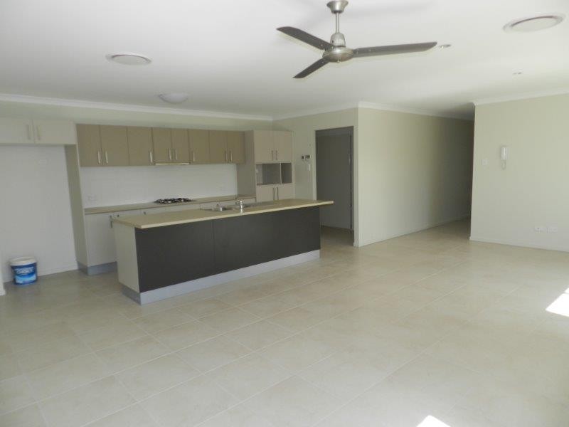 10 Kingfisher, New Auckland QLD 4680