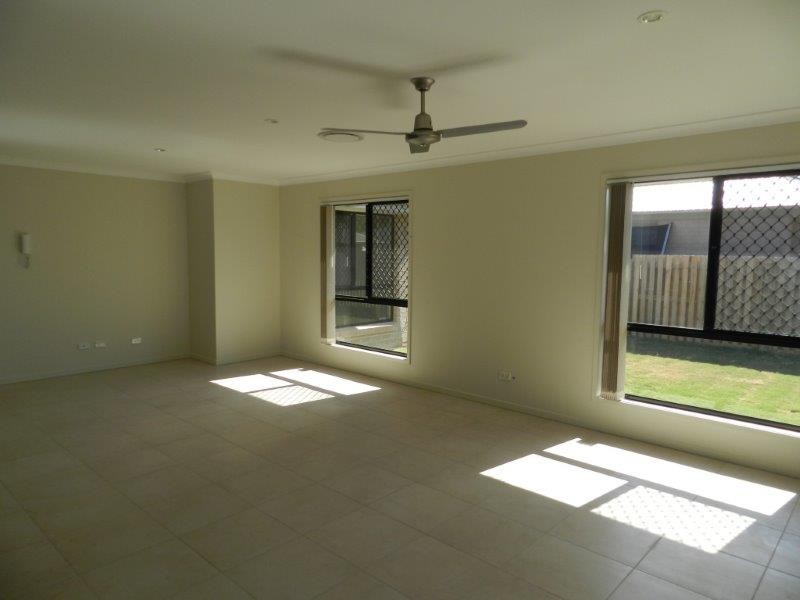 10 Kingfisher, New Auckland QLD 4680