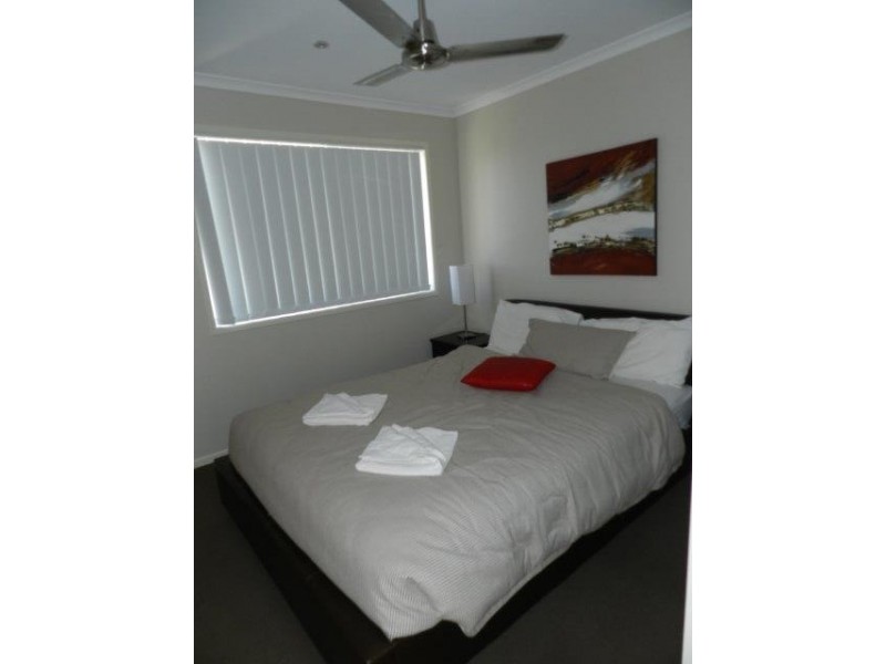 4/9 Cockatoo Drive, New Auckland QLD 4680