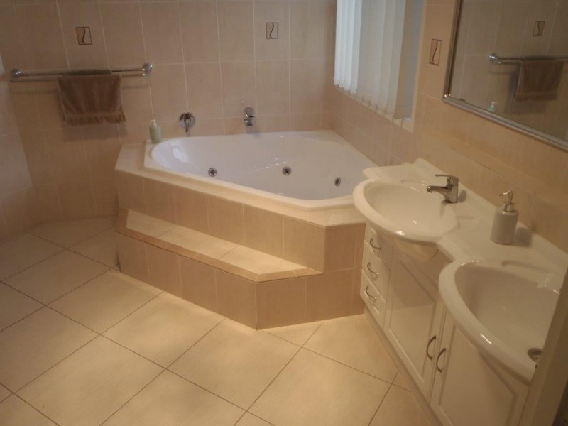 12 Dolphin Terrace, South Gladstone QLD 4680