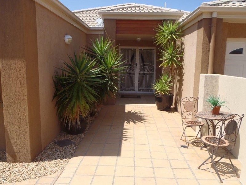 12 Dolphin Terrace, South Gladstone QLD 4680