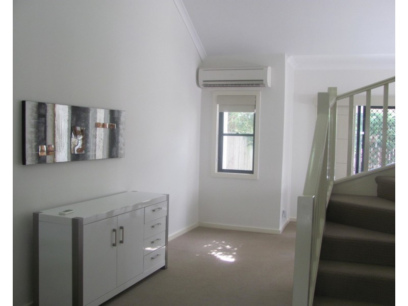 20/1 Michel Place, Telina QLD 4680