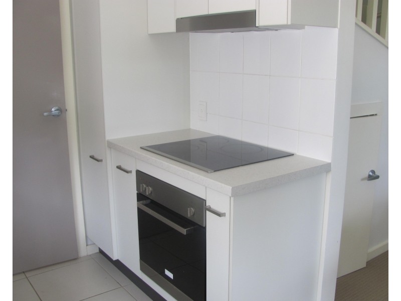 20/1 Michel Place, Telina QLD 4680